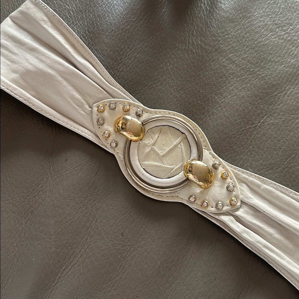 Vintage 80’s white leather belt.